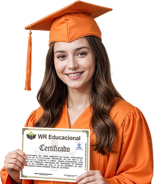 Aluna com certificado da WR Educacional